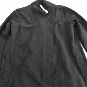 Lululemon size 8 light jacket